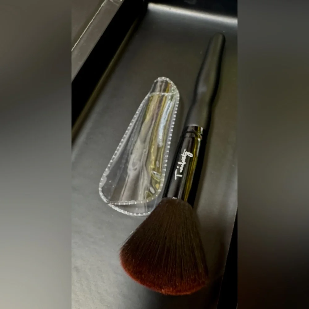 TwinBeauty Blush Concealor Brush NEW